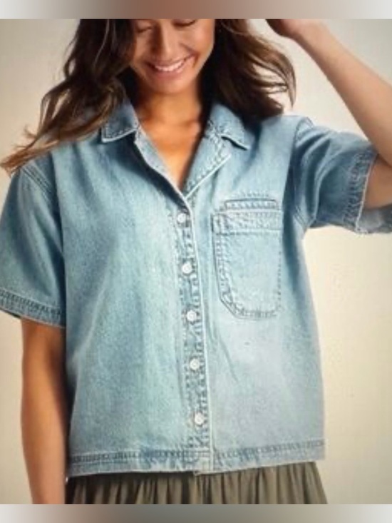 Universal Thread Tops - Universal Thread Light Blue Denim Button-Up Short Sleeve